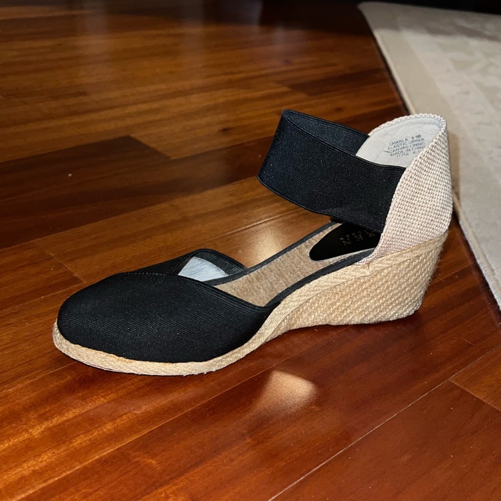 RALPH BY RALPH LAUREN BLACK WEDGE SANDALS SIZE 8.5
